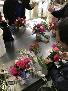卓上花作ってます｜「平田生花店」　（島根県松江市の花キューピット加盟店 花屋）のブログ